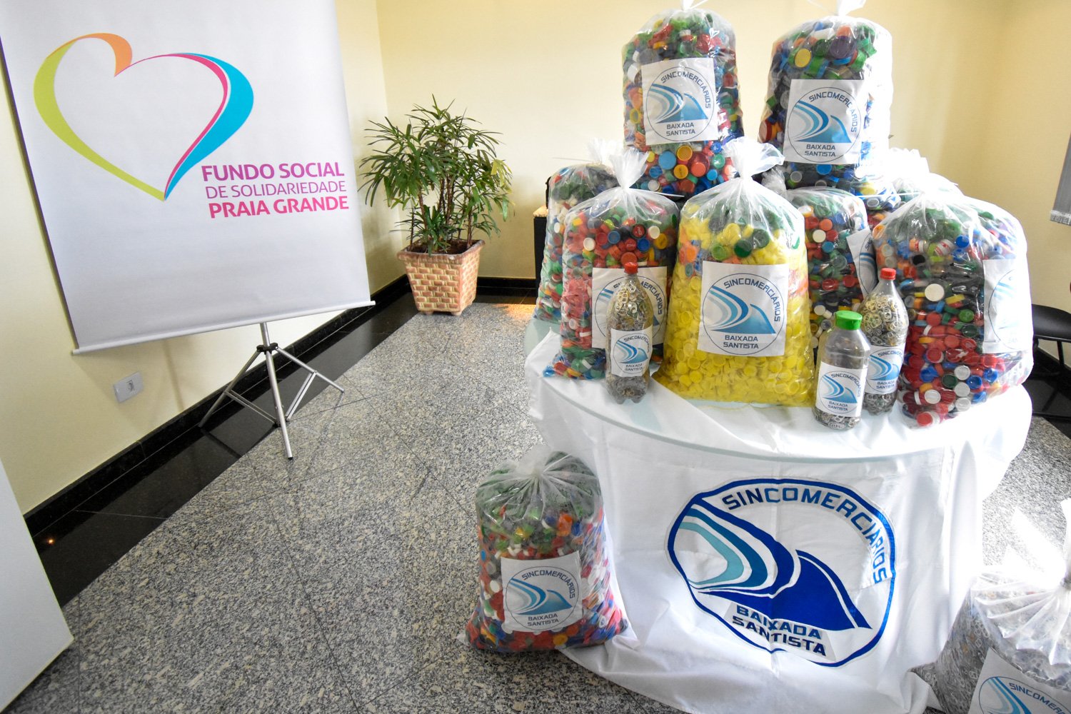 Imagem da Campanha 'Tampinhas e Lacres'