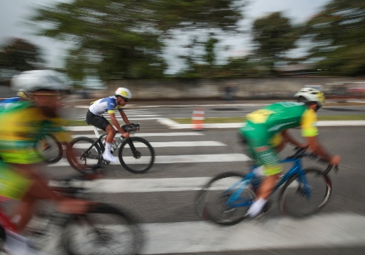 ‘Fórmula 1’ do ciclismo estadual voa pelas ruas de Praia Grande nos Regionais